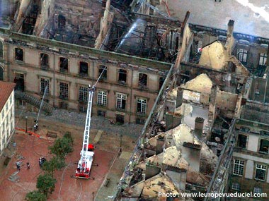 Photo aérienne de l'incendie du château de Lunéville