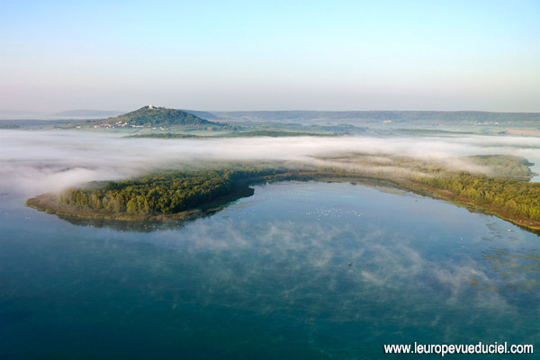 Brumes sur le lac de Madine