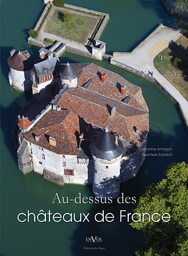 Au-dessus des châteaux de France