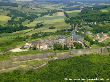 Photo aérienne des fortifications Vauban à Montmedy