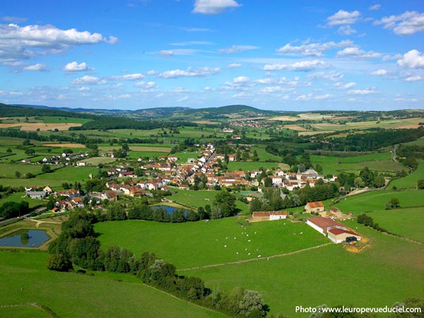 Vue oblique haute de Genouilly