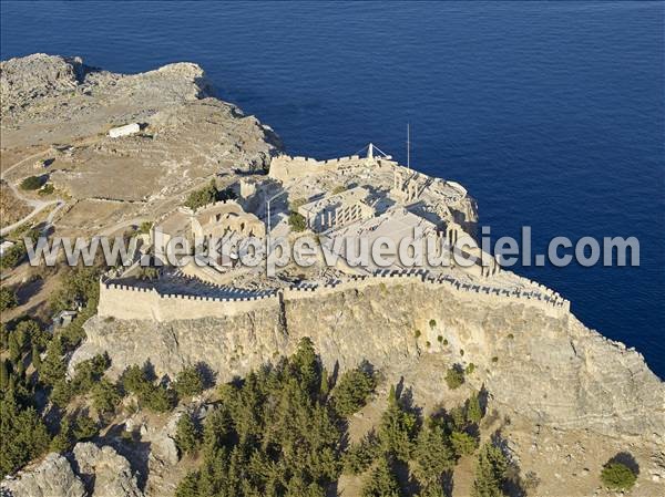 Photo aérienne de la forteresse et de l'acropole de Lindos, Rhodes, Grèce