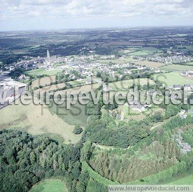 Photo aérienne de Lampaul-Guimiliau