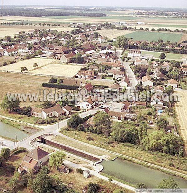 Photo aérienne de Ouges