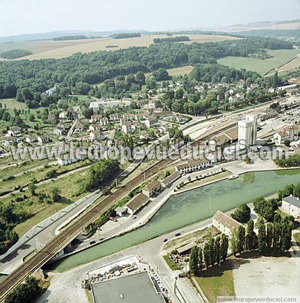 Photo aérienne de Montbard