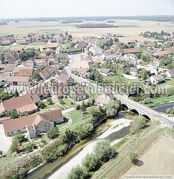 Photo a&eacute;rienne de Trouhans