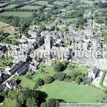 Photo aérienne de Locronan