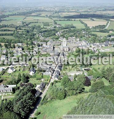 Photo aérienne de Locronan