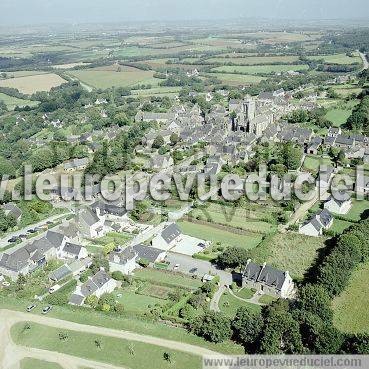 Photo aérienne de Locronan