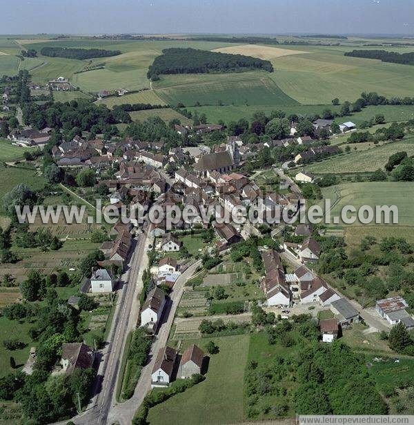 Photo aérienne de Ouanne