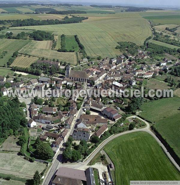 Photo aérienne de Ouanne