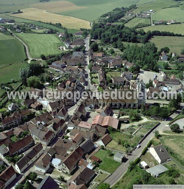 Photo aérienne de Ouanne