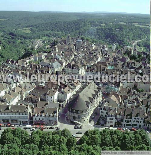 Photo aérienne de Avallon