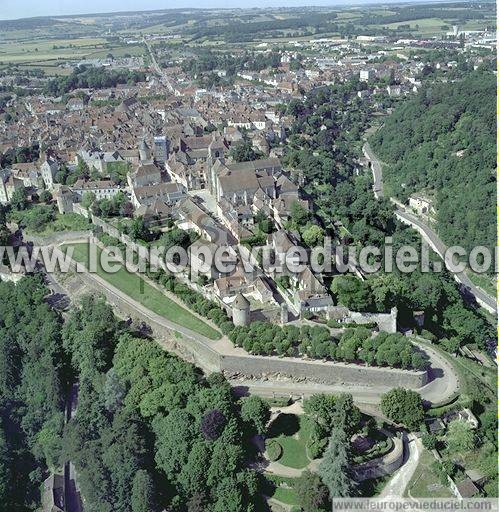 Photo aérienne de Avallon
