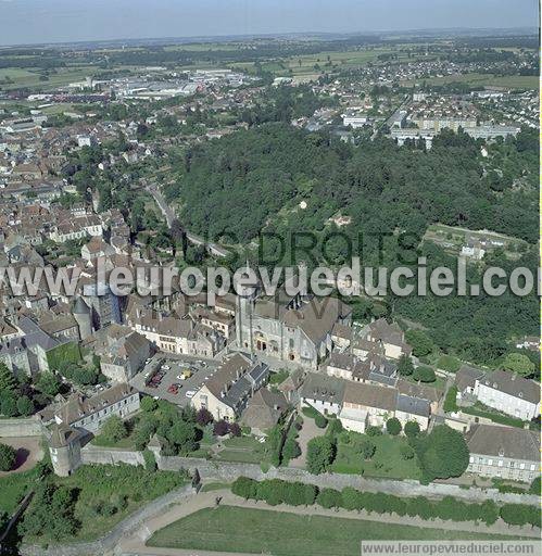 Photo aérienne de Avallon