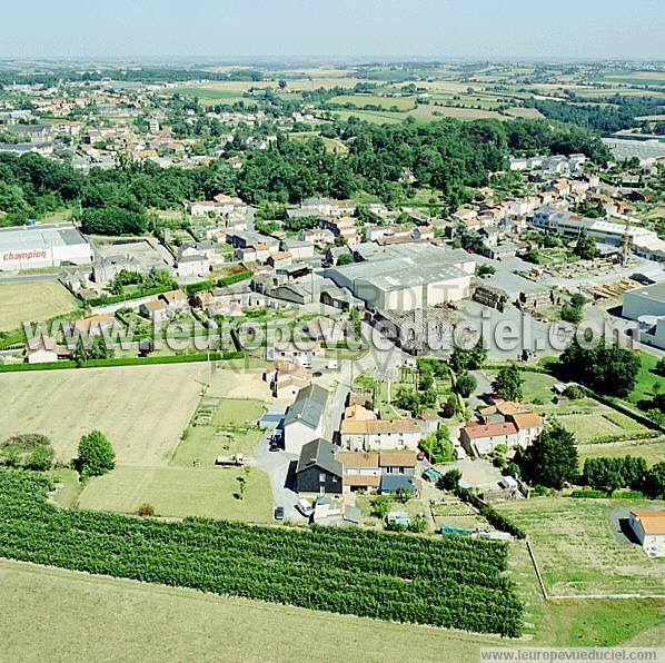 Photo aérienne de Saint-Pierre-Montlimart