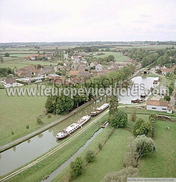 Photo aérienne de Vandenesse-en-Auxois