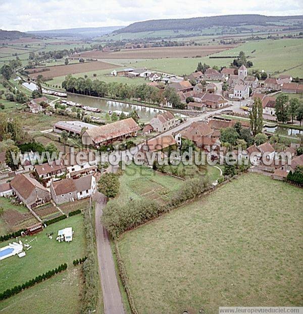 Photo aérienne de Vandenesse-en-Auxois