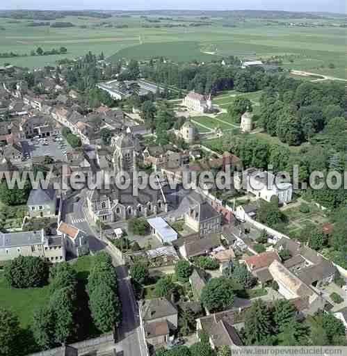 Photo aérienne de Villeblevin