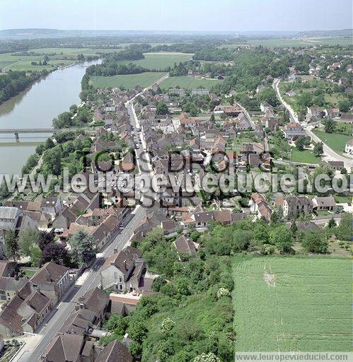 Photo aérienne de Laroche-Saint-Cydroine