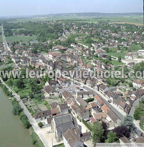 Photo aérienne de Laroche-Saint-Cydroine