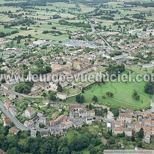 Photo aérienne de Montmorillon