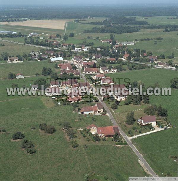 Photo aérienne de Courlans