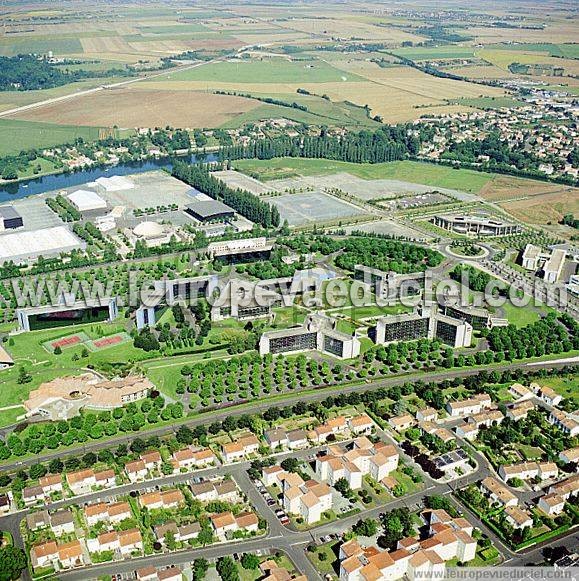 Photo aérienne de Niort