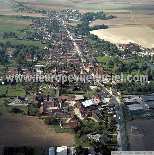 Photo aérienne de Champlost