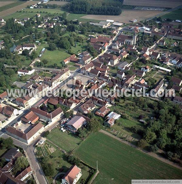 Photo aérienne de Champlost