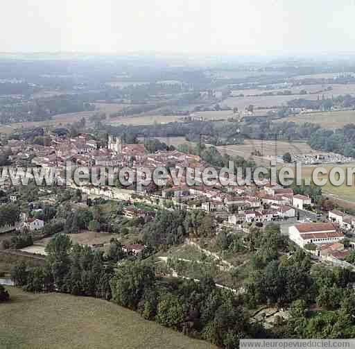 Photo aérienne de Valence-sur-Base