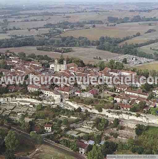 Photo aérienne de Valence-sur-Base