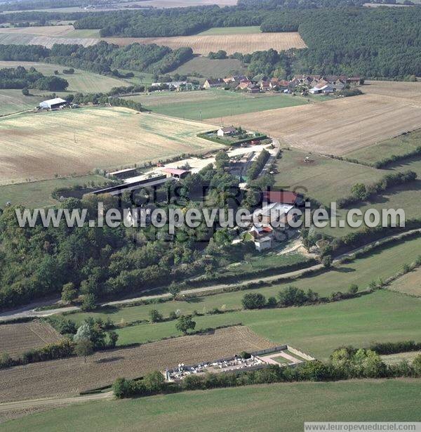 Photo aérienne de Ouanne