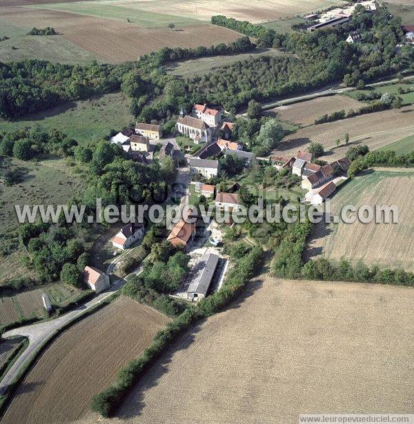 Photo aérienne de Ouanne