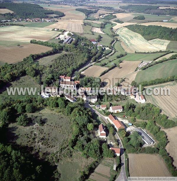 Photo aérienne de Ouanne