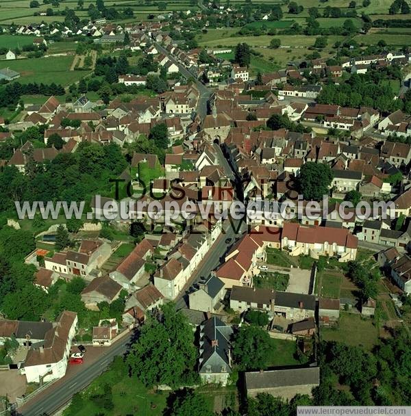 Photo aérienne de Ainay-le-Chteau