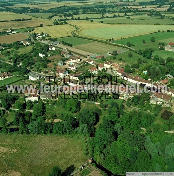 Photo aérienne de Ainay-le-Chteau