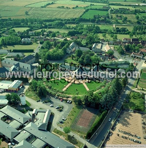 Photo aérienne de Ainay-le-Chteau