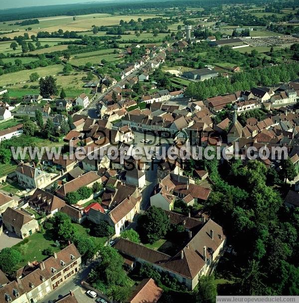 Photo aérienne de Ainay-le-Chteau