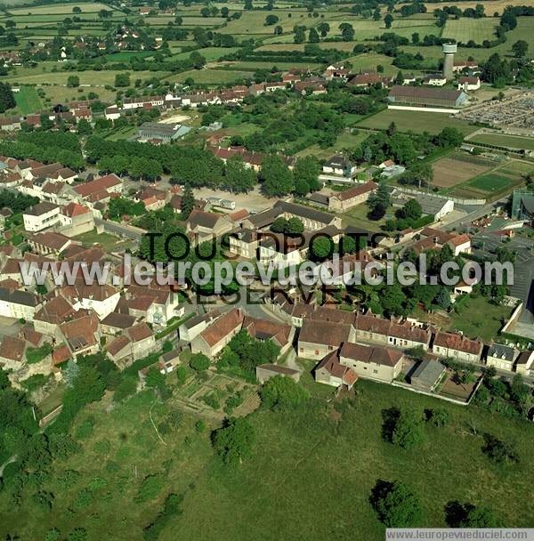 Photo aérienne de Ainay-le-Chteau