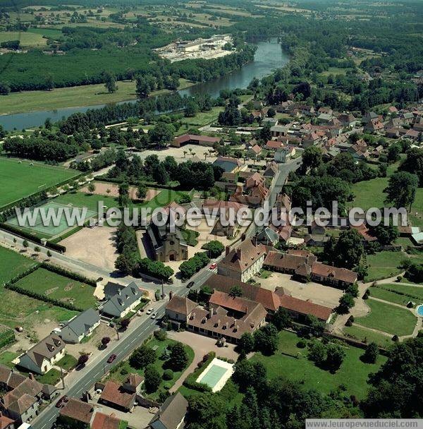 Photo aérienne de Diou