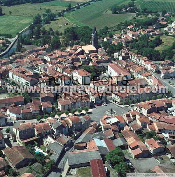 Photo aérienne de Maringues