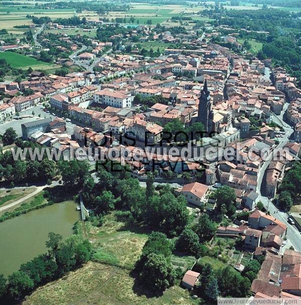 Photo aérienne de Maringues