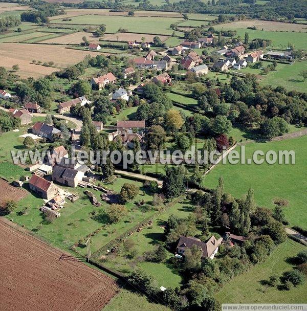 Photo aérienne de Pierre-Perthuis