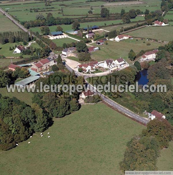 Photo aérienne de Foissy-ls-Vzelay