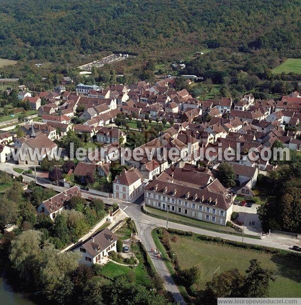 Photo aérienne de Villevallier