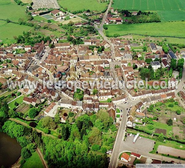 Photo a&eacute;rienne de Entrains-sur-Nohain