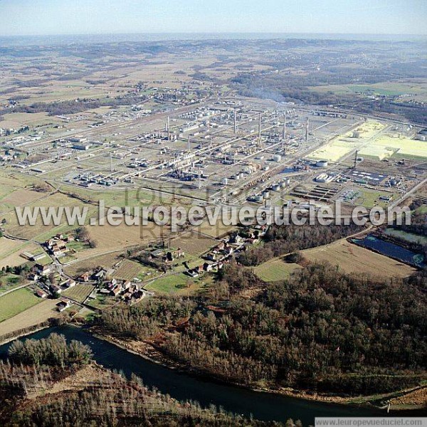 Photo aérienne de Lacq