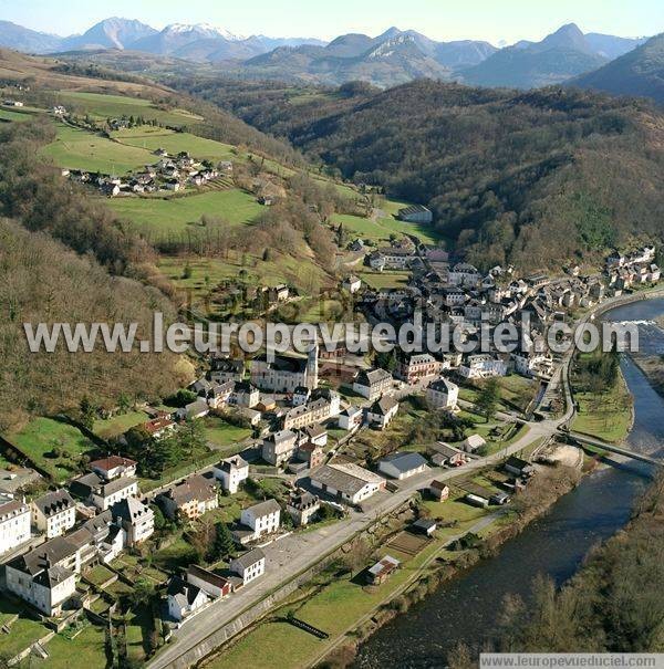 Photo aérienne de Tardets-Sorholus