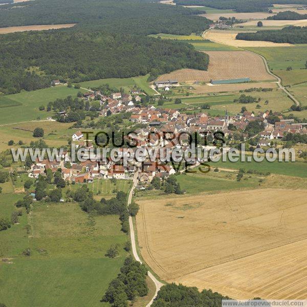 Photo aérienne de Montillot